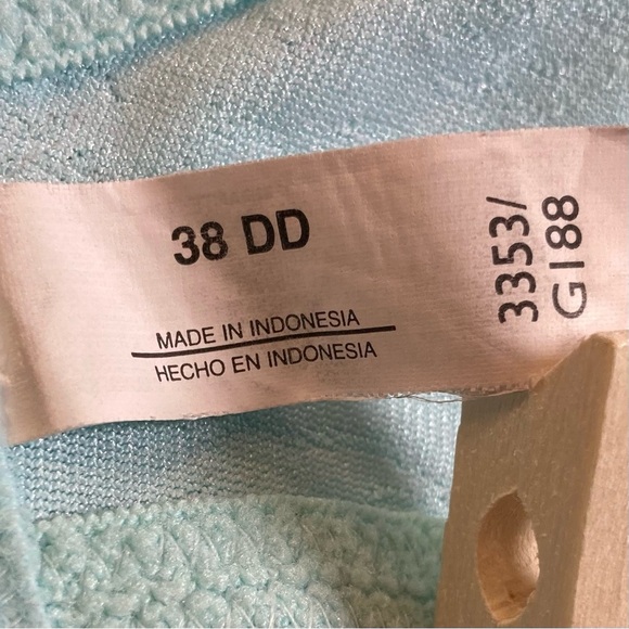 Bali Live It Up Seamless Underwire Bra in Soft Blue Embossed Floral - Picture 3 of 8